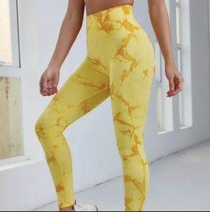 2 large scrunch butt leggings